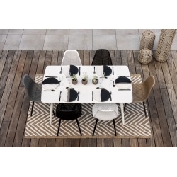 Table rectangulaire 6 personnes. Structure en aluminium coloris blanc. Plateau aspect satiné coloris blanc - CORFOU